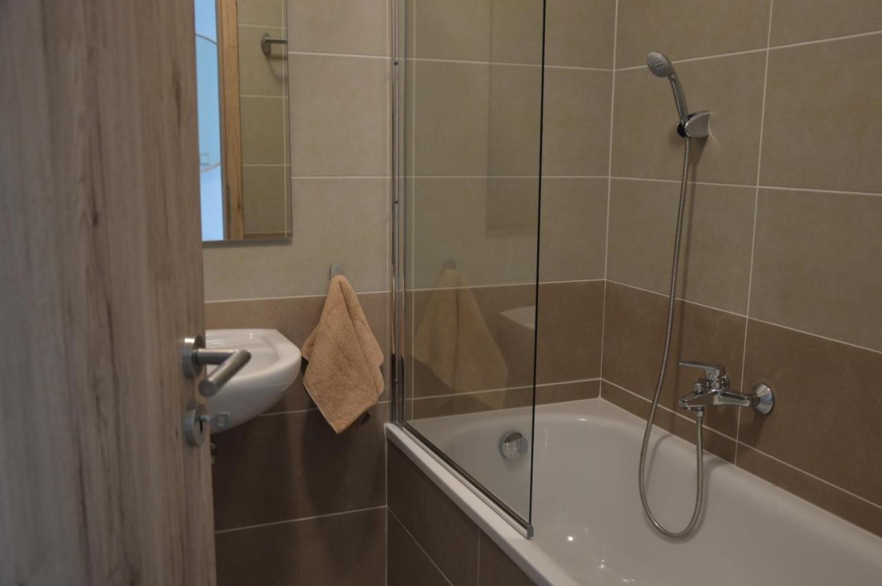 Inn Lelle Балатонлеле Екстериор снимка